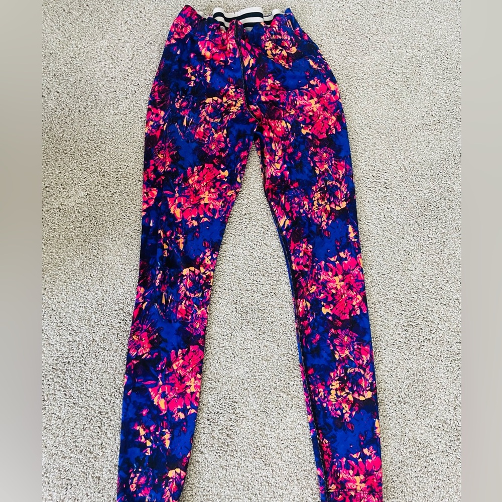 Revolve Women’s Colorful Leggings Size Small
